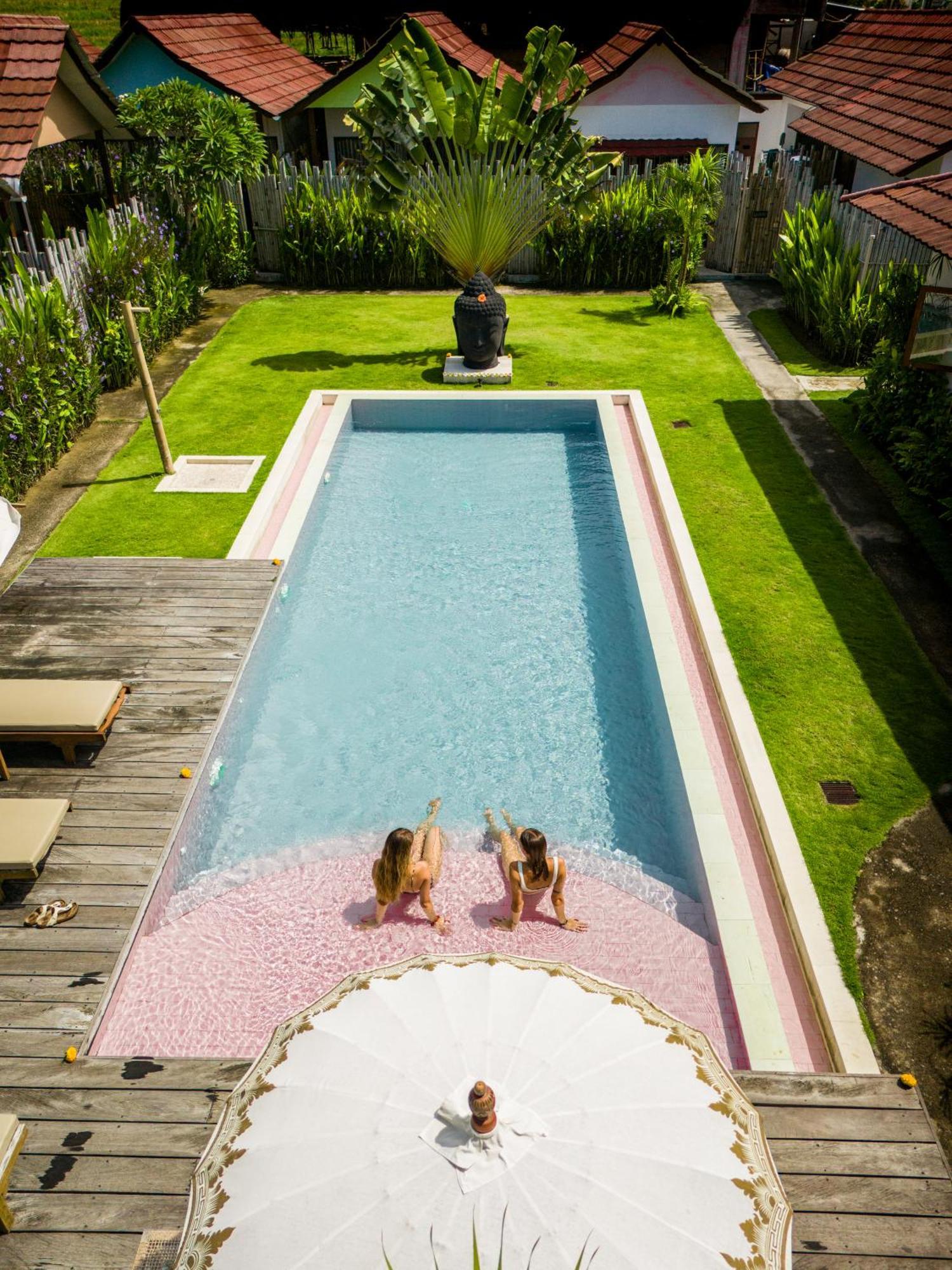 Hotel United Colors Of Bali Canggu Esterno foto