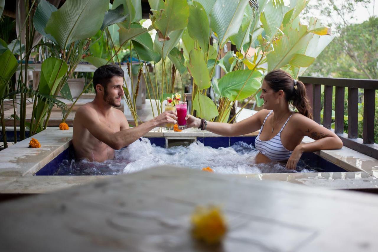 Hotel United Colors Of Bali Canggu Esterno foto